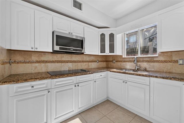 7221 NW 174th Terrace 102, Hialeah, FL 33015