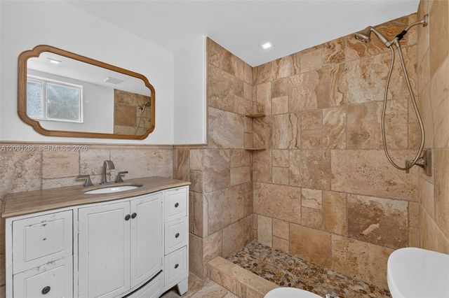 7221 NW 174th Terrace 102, Hialeah, FL 33015