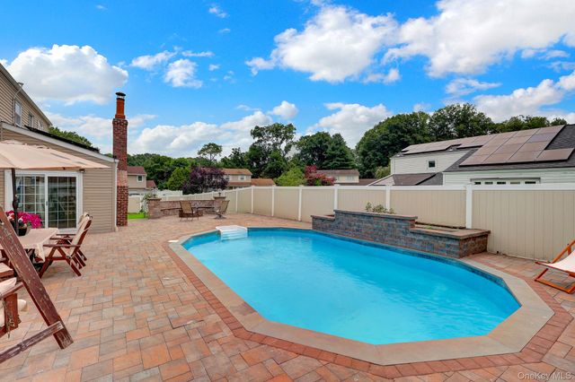 2 Fairhaven Drive, Wheatley Heights, NY 11798