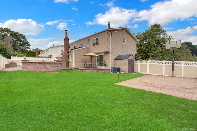 2 Fairhaven Drive, Wheatley Heights, NY 11798