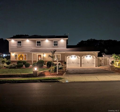 2 Fairhaven Drive, Wheatley Heights, NY 11798