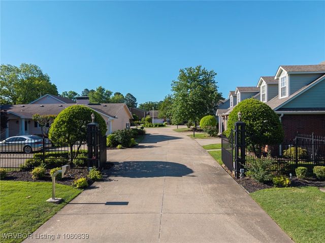 2808 May Branch Pt, Fort Smith, AR 72903