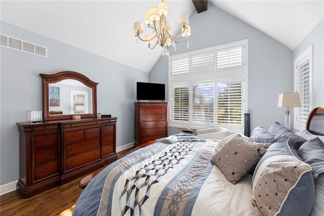 7874 Howe Circle, Prairie Village, KS 66208