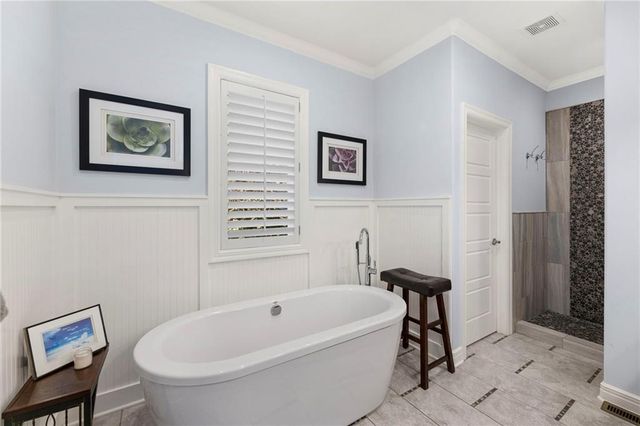 7874 Howe Circle, Prairie Village, KS 66208