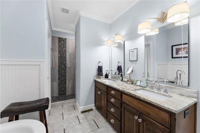 7874 Howe Circle, Prairie Village, KS 66208