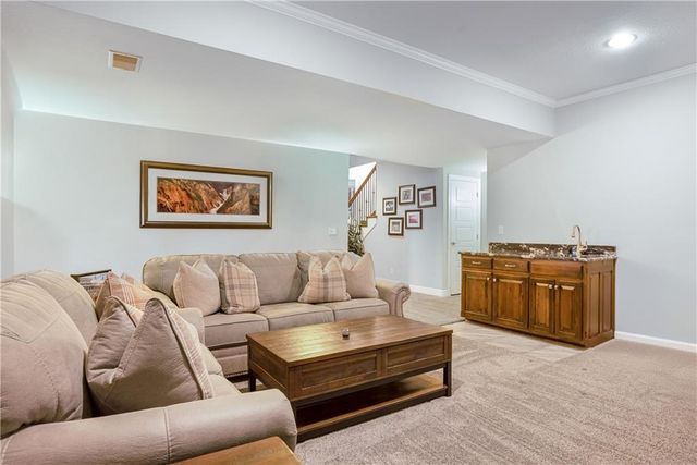 7874 Howe Circle, Prairie Village, KS 66208