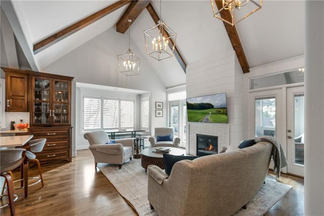 7874 Howe Circle, Prairie Village, KS 66208