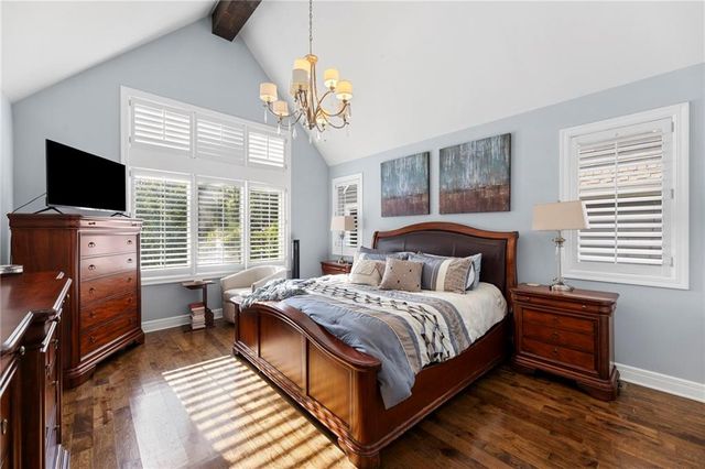 7874 Howe Circle, Prairie Village, KS 66208