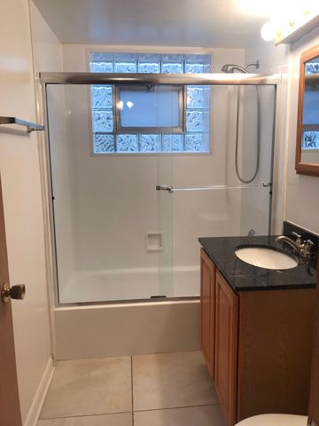 1425 W Touhy Avenue 103, Park Ridge, IL 60068