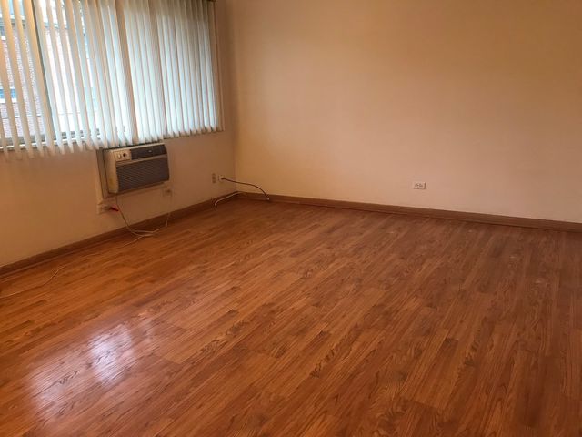 1425 W Touhy Avenue 103, Park Ridge, IL 60068