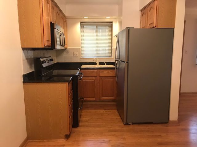 1425 W Touhy Avenue 103, Park Ridge, IL 60068