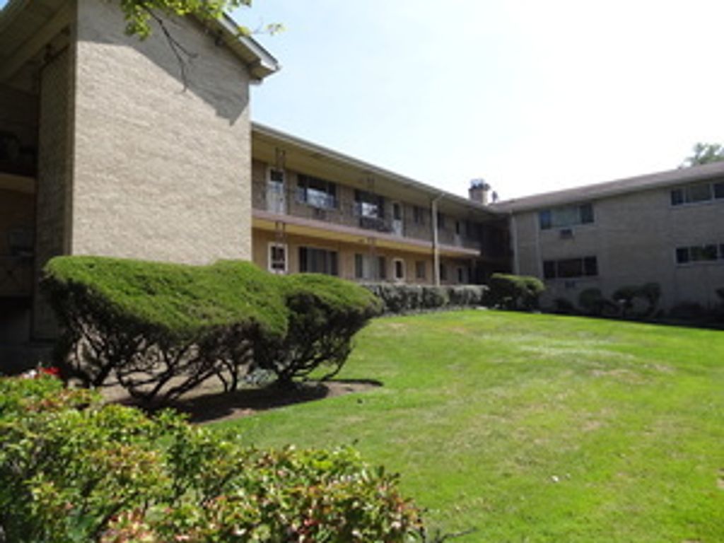 1425 W Touhy Avenue 103, Park Ridge, IL 60068