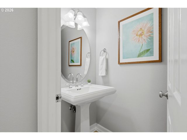 1528 Ne 65TH Ave, Hillsboro, OR 97124