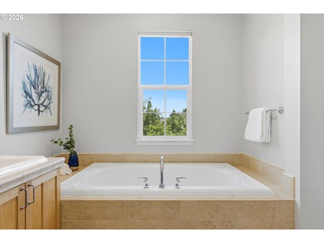 1528 Ne 65TH Ave, Hillsboro, OR 97124