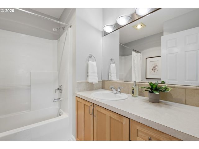 1528 Ne 65TH Ave, Hillsboro, OR 97124