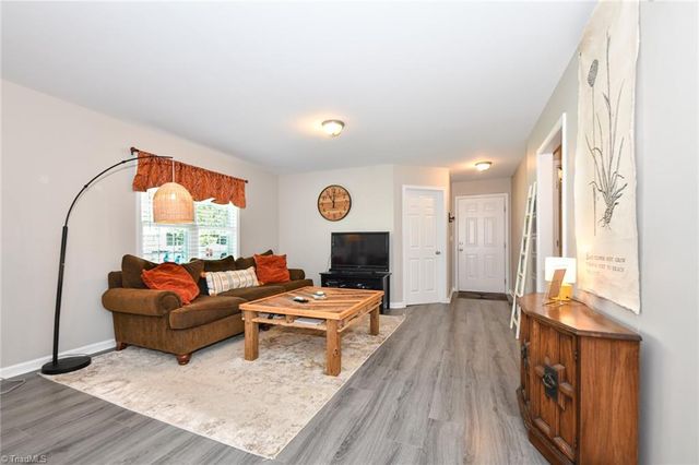 308 Tanner Court, Kernersville, NC 27284