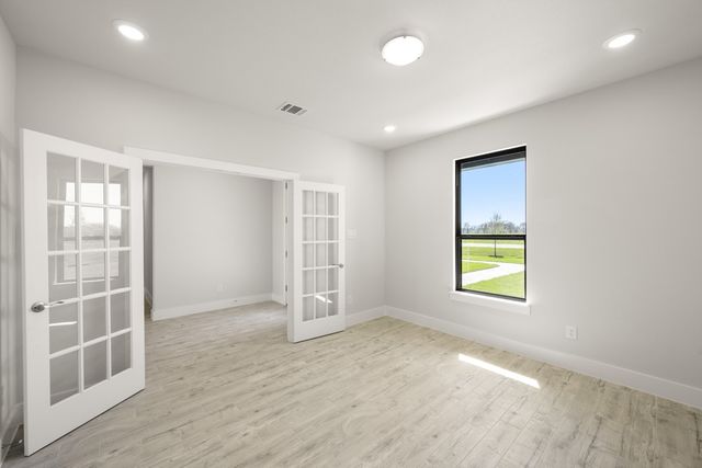 2431 Oak Knoll Drive, Palmer, TX 75152