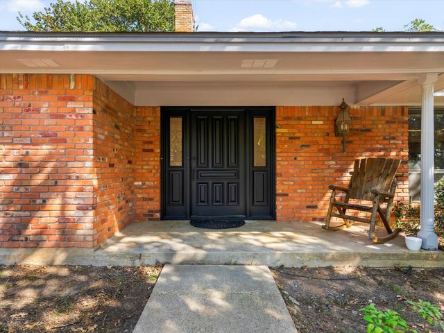 1004 Overhill Drive, Bedford, TX 76022