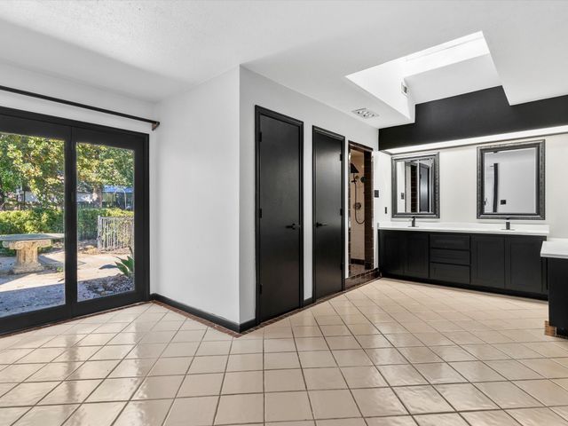 1004 Overhill Drive, Bedford, TX 76022