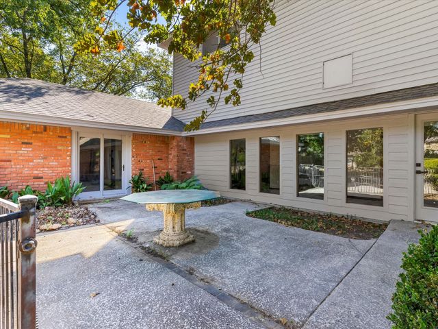 1004 Overhill Drive, Bedford, TX 76022