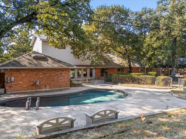 1004 Overhill Drive, Bedford, TX 76022