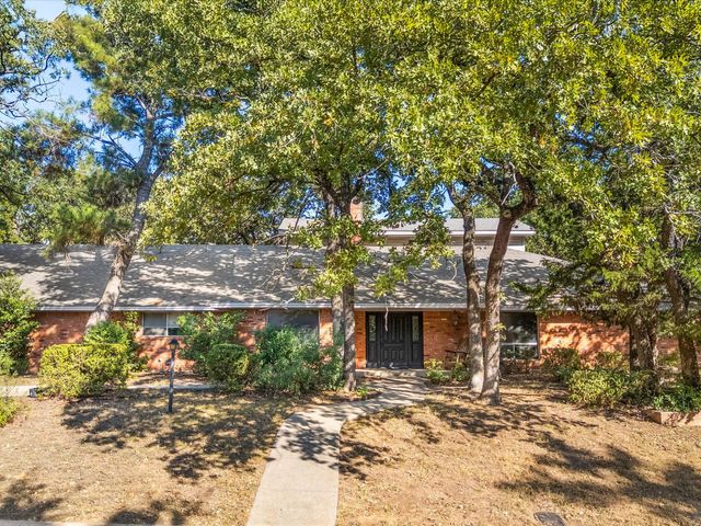 1004 Overhill Drive, Bedford, TX 76022
