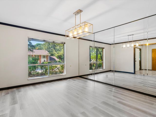 1004 Overhill Drive, Bedford, TX 76022