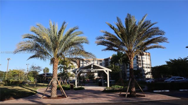 900 Saint Charles Pl 419, Pembroke Pines, FL 33026