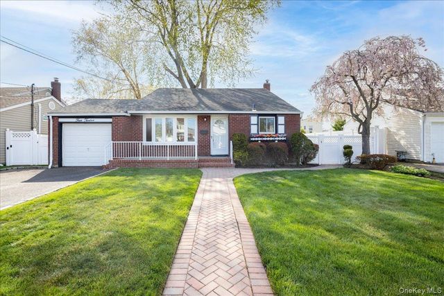 412 Atlantic Avenue, Massapequa Park, NY 11762