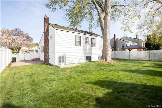 412 Atlantic Avenue, Massapequa Park, NY 11762