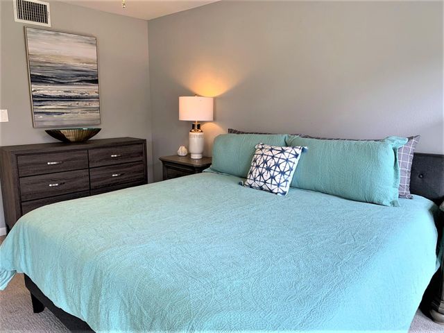 105 Birdie DR, The Hills, TX 78738