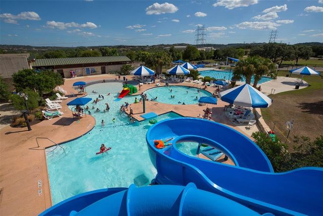 105 Birdie DR, The Hills, TX 78738