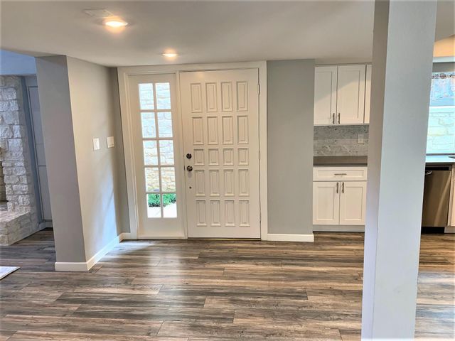 105 Birdie DR, The Hills, TX 78738