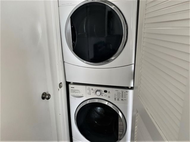 105 Birdie DR, The Hills, TX 78738