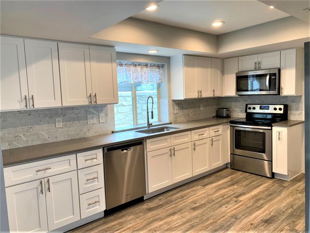 105 Birdie DR, The Hills, TX 78738