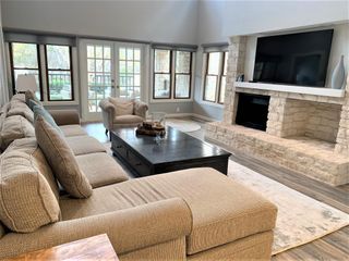 105 Birdie DR, The Hills, TX 78738