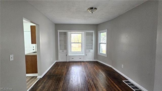 2110 W 85th Street, Cleveland, OH 44102