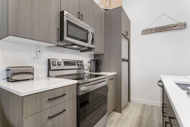 532 Dyckman Avenue 17, South Haven, MI 49090