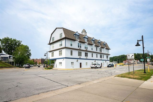 532 Dyckman Avenue 17, South Haven, MI 49090