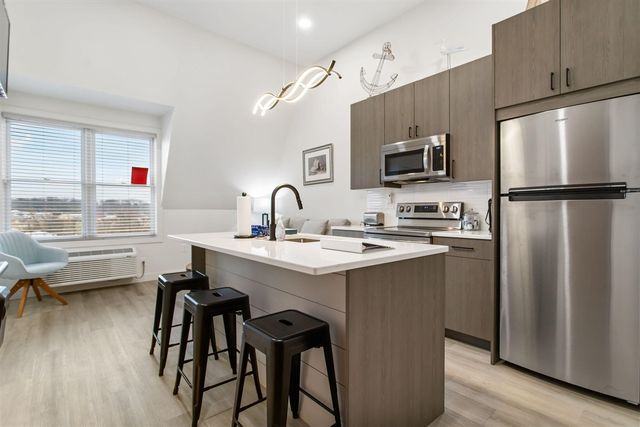 532 Dyckman Avenue 17, South Haven, MI 49090