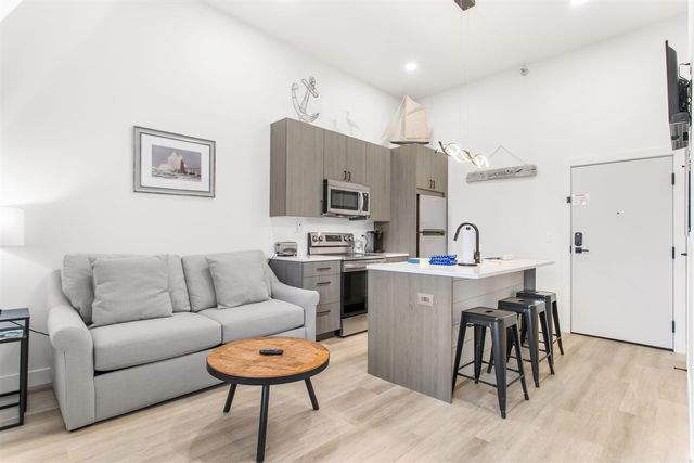 532 Dyckman Avenue 17, South Haven, MI 49090