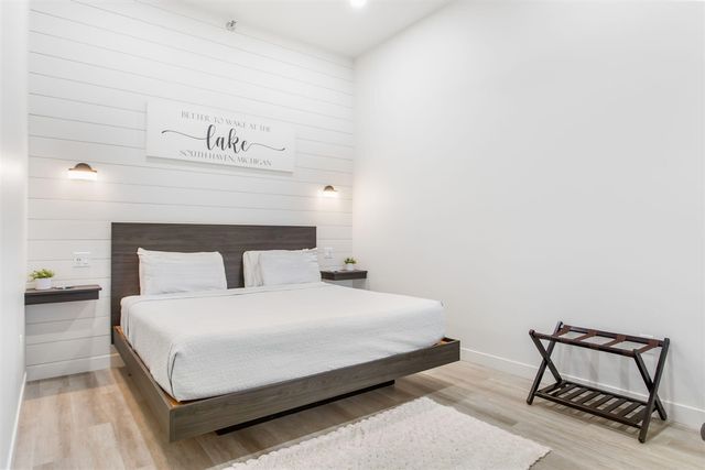 532 Dyckman Avenue 17, South Haven, MI 49090