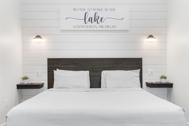 532 Dyckman Avenue 17, South Haven, MI 49090