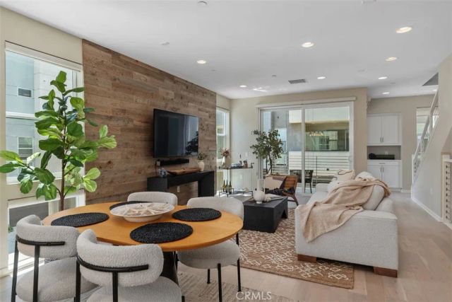 1529 Greenwich Way, Costa Mesa, CA 92627