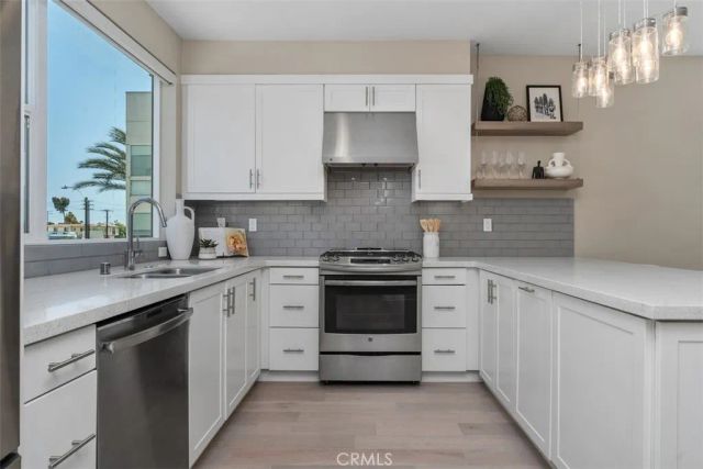 1529 Greenwich Way, Costa Mesa, CA 92627