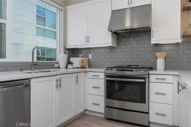 1529 Greenwich Way, Costa Mesa, CA 92627