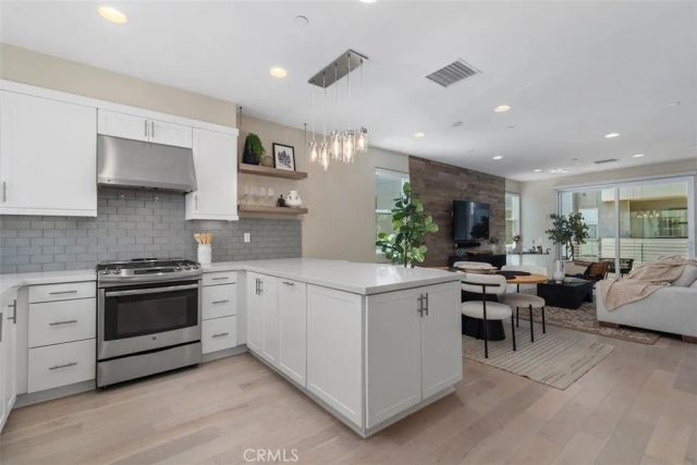 1529 Greenwich Way, Costa Mesa, CA 92627