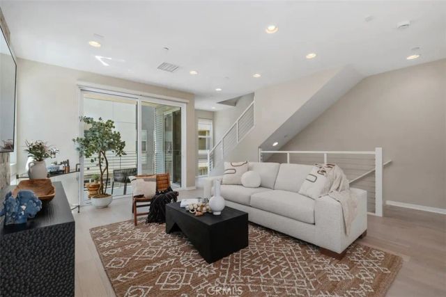 1529 Greenwich Way, Costa Mesa, CA 92627