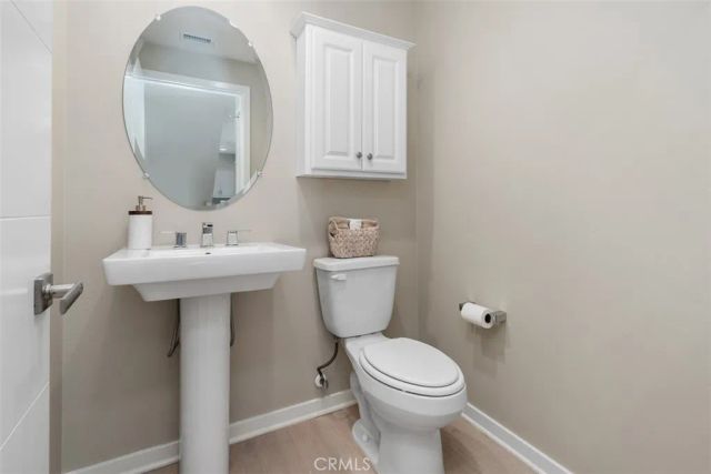 1529 Greenwich Way, Costa Mesa, CA 92627