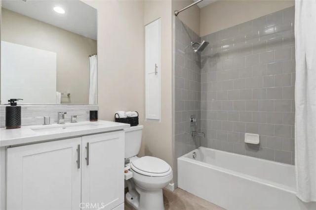 1529 Greenwich Way, Costa Mesa, CA 92627